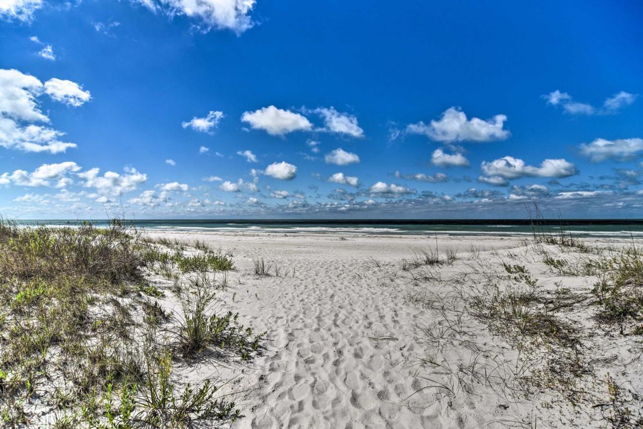 Sun-Soaked Coastal Hideaway - Steps To Beach! Clearwater Beach Esterno foto